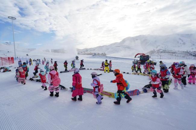北方多地开启冰雪假期 出游花样翻新