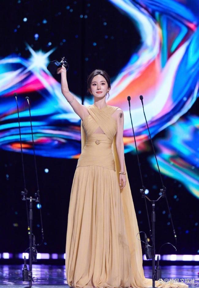 杨幂尖叫年度演员 转型成功获认可