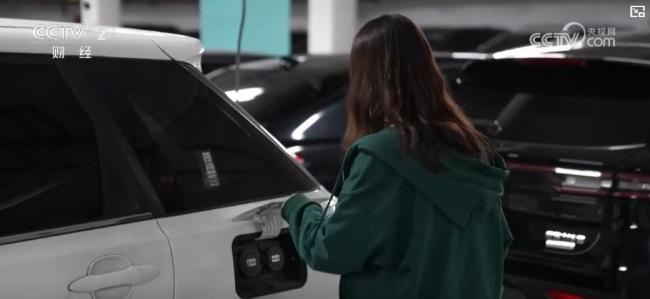 多地公共区域充电桩建设提速升级 充电需求大幅攀升