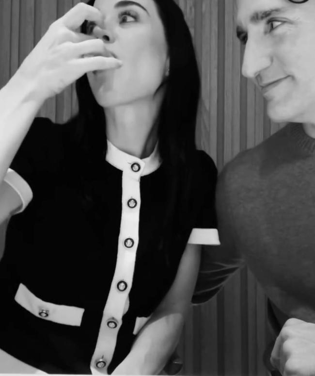 炸鍋！凱蒂·佩里剛剛官宣與特魯多戀情！自拍親密貼面照、吞壽司秀恩愛(ài)、沉浸Teamlab浪漫