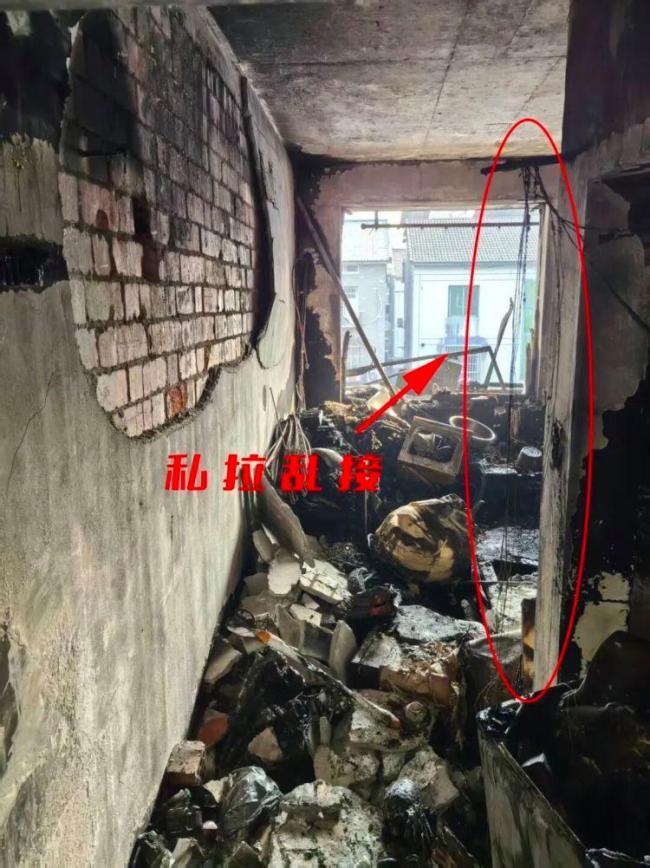 火災(zāi)現(xiàn)場現(xiàn)“電線蜘蛛網(wǎng)” 事故元兇疑為電氣故障