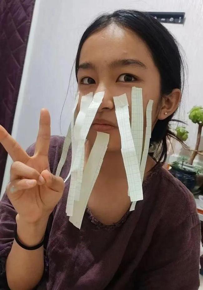 男童坠冰窟 小姑娘喊“我下去救” 小小身躯藏大爱