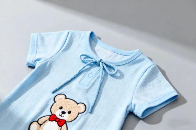 孩子被褥印不雅英文字母 兒童用品安全引關(guān)注