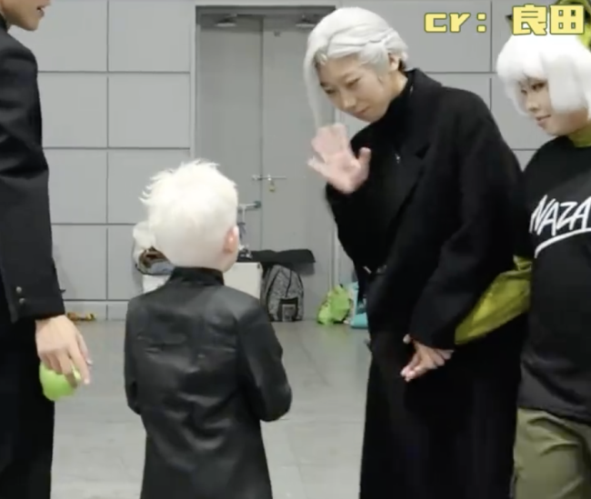 5歲白化病男孩在漫展收獲溫暖