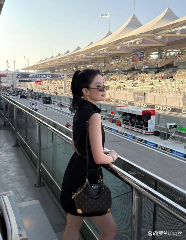 刘亦菲现身阿布扎比不雅赛F1收官战