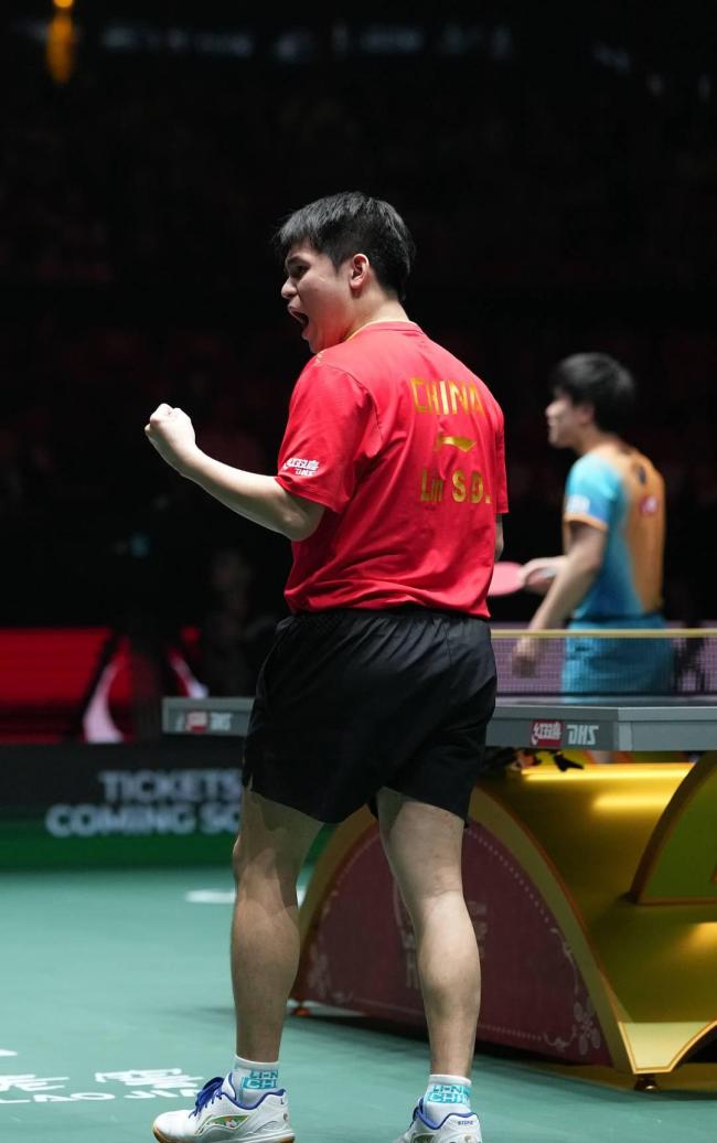 林詩(shī)棟說(shuō)混團(tuán)世界杯獎(jiǎng)杯沉甸甸 國(guó)乒三連冠偉業(yè)