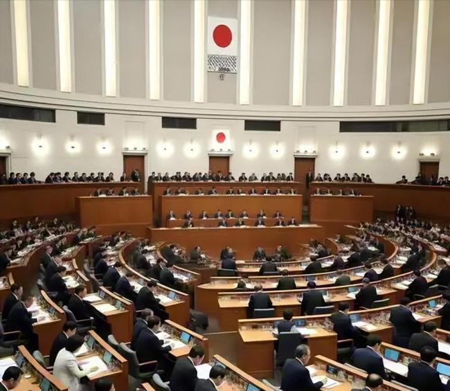 專家:日本經(jīng)濟(jì)將陷入惡性循環(huán)困局 內(nèi)外壓力疊加考驗(yàn)