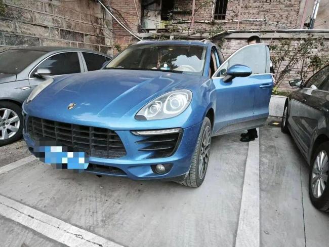 男子開保時捷偷了190多塊電瓶 豪車下的荒誕盜竊