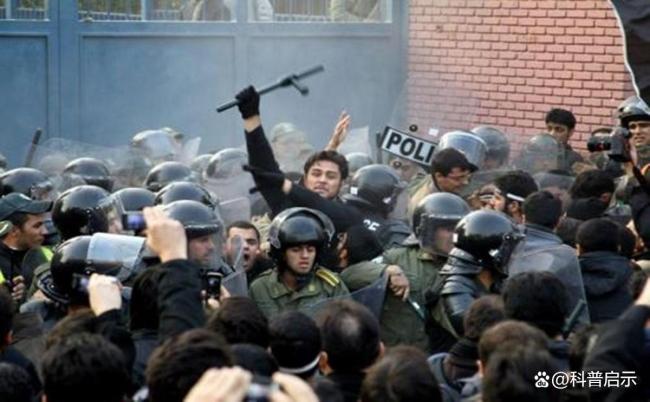 白宫迎来噩耗，特朗普或被迫下台 身体状况引担忧