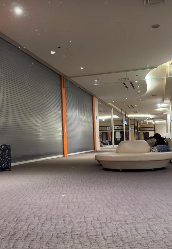 游客講述日本地震:灰塵震得飄起來(lái) 親歷者描述驚魂一刻