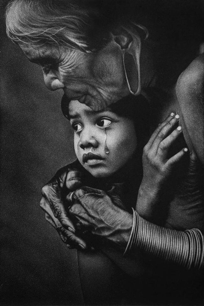 手握2斤的“針” 她在石頭上“繡”畫 鏨點(diǎn)成畫傳非遺