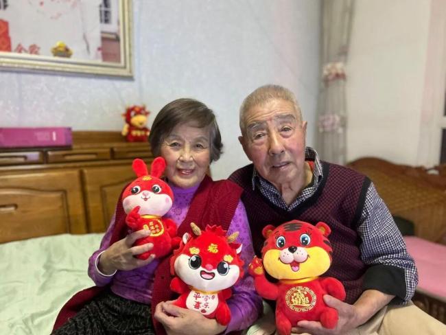 奶奶自爺爺去世9個月后變化 歲月無情催人老