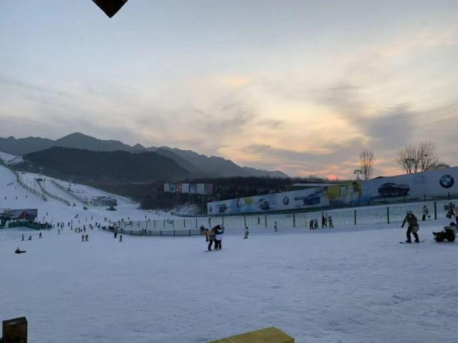 穷滑一族拉低中产滑雪门槛,省钱攻略风靡雪场