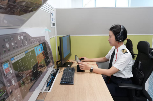 C919首位女機(jī)長(zhǎng)首航 逐夢(mèng)云端新篇章