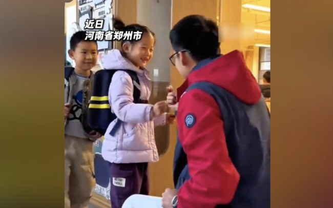 男幼師花式入園問(wèn)候獲贊