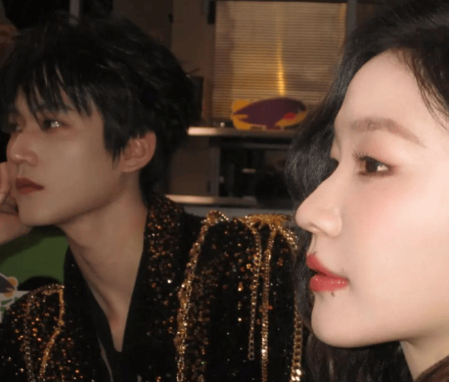 周柯宇作念了我最想对陈妍希作念的事 18场吻戏的情愫舆图