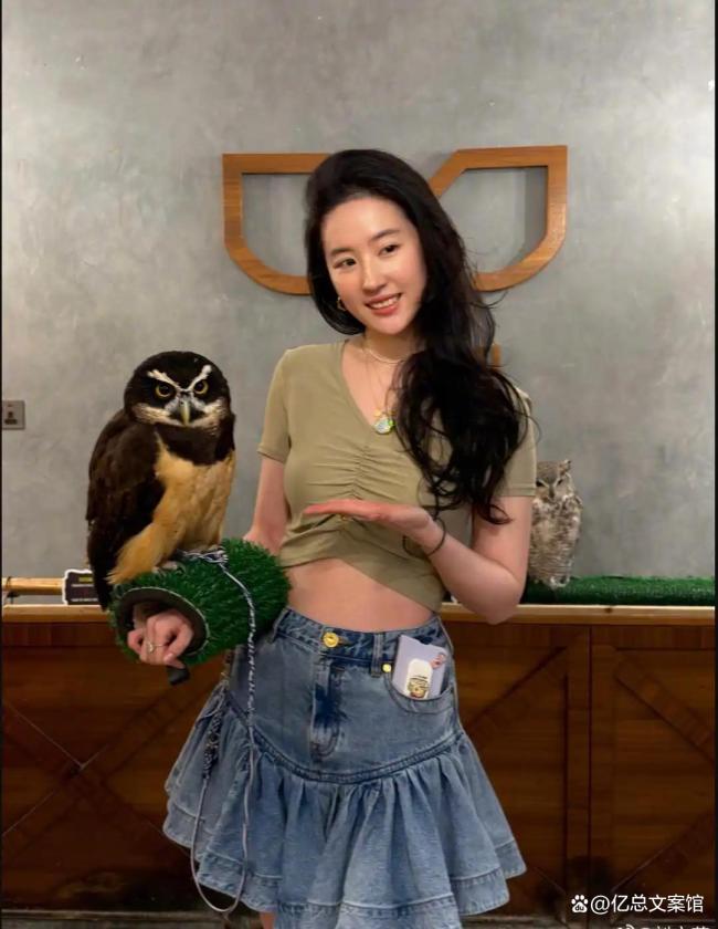 38岁刘亦菲阿布扎比随拍曝光,玉润珠圆情状惊艳,双腿细长气场好强 健康好意思成新标杆