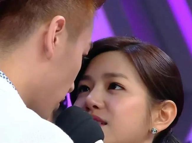 陈妍希台湾腔全给周柯宇一个东说念主听了 吻戏激发烧议