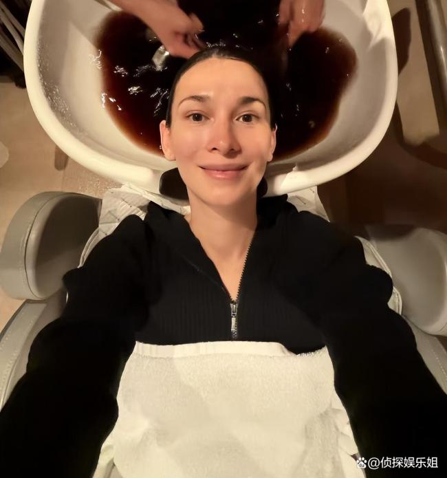 40岁卢靖姗庆祝出月子，晒素颜健身照好意思出新高度，腰腹部无赘肉身形优好意思 产后归附羡煞旁东说念主