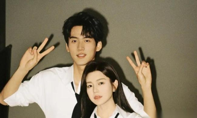 年头年末的黑马皆是周柯宇 《狙击蝴蝶》成年度救赎偶像剧