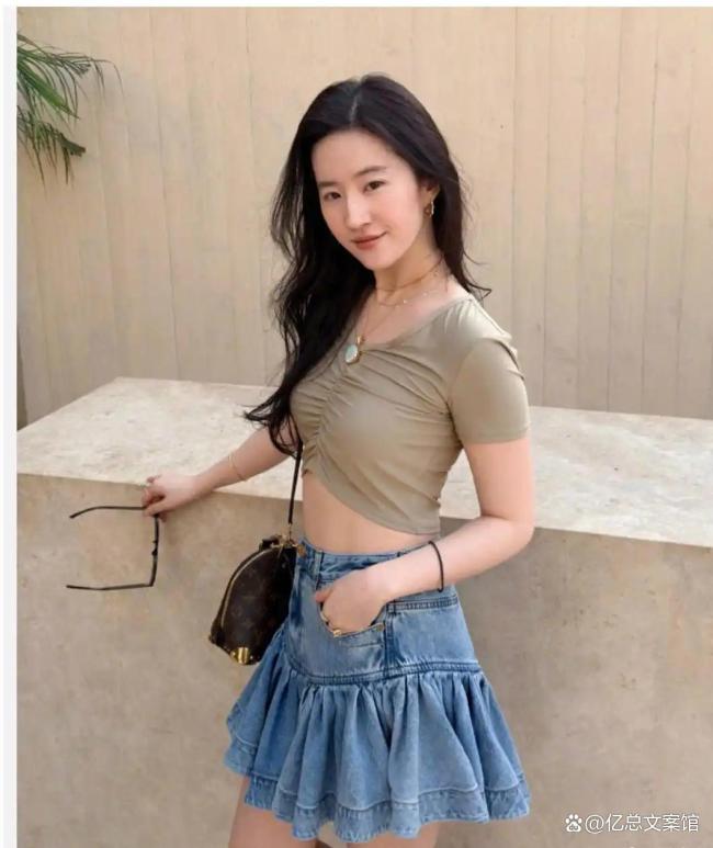 38岁刘亦菲阿布扎比随拍曝光,玉润珠圆情状惊艳,双腿细长气场好强 健康好意思成新标杆