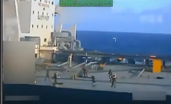 美公布在委内瑞拉附近扣押油轮视频 美军多方联合行动