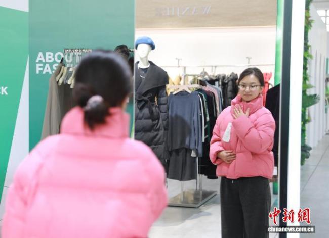 羽絨服是否越重越保暖