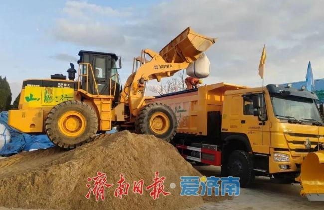 山東高速全力迎戰(zhàn)今冬首場(chǎng)大雪 保障道路暢通