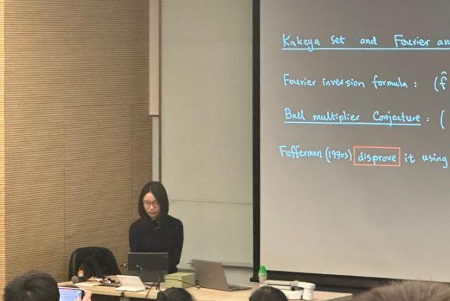 王虹香港大學(xué)的講座座無虛席 數(shù)學(xué)天才魅力無限