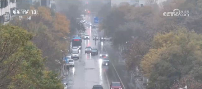 降雪系統(tǒng)正自西向東移動(dòng) 寒潮來(lái)襲氣溫驟降