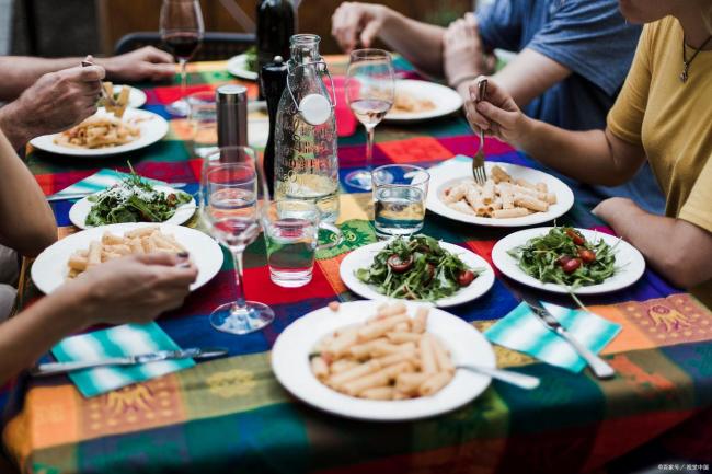 店長回應(yīng)10人吃霸王餐消費1262元 信任與擔(dān)當(dāng)何在