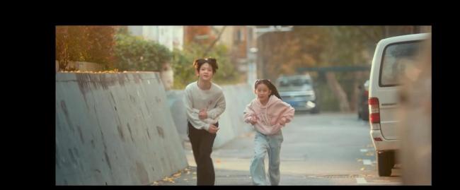 双轨开播 空降迷局激发烧议