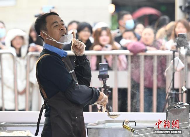 雞排哥杭州開炸千人排隊