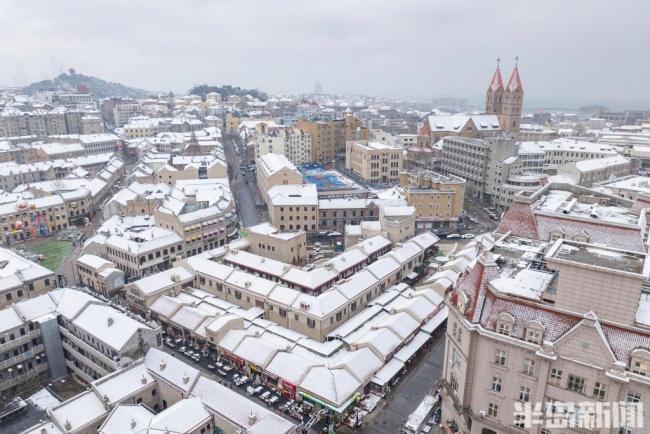 青島老城銀裝素裹呈現(xiàn)白色浪漫