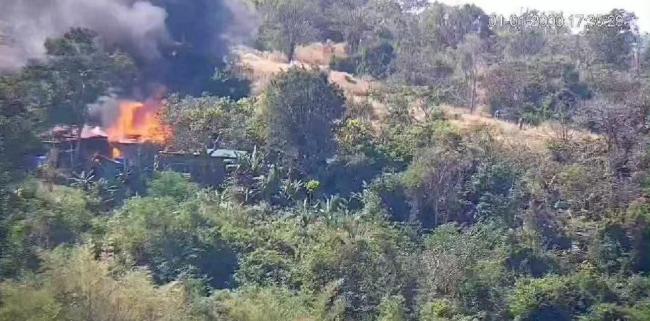 柬埔寨重机枪手向泰F16战机猛烈开火 边境冲突升级