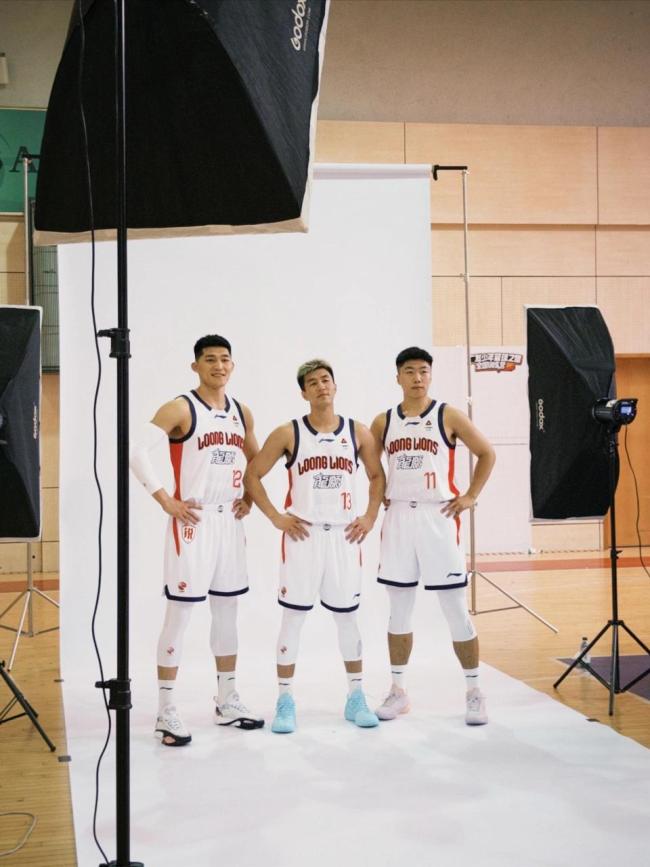 郭艾伦复出!广州龙狮迎战四川男篮揭幕战,全华班对决备受瞩目