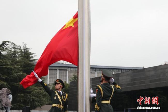 南京大屠杀死难者国家公祭仪式 铭记历史寄托哀思