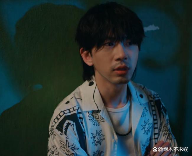 双轨口碑 剧情漏洞多台词好笑