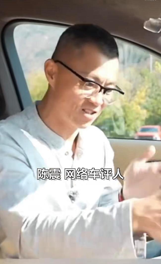 網(wǎng)信部門(mén)點(diǎn)名陳震 違規(guī)復(fù)出引關(guān)注