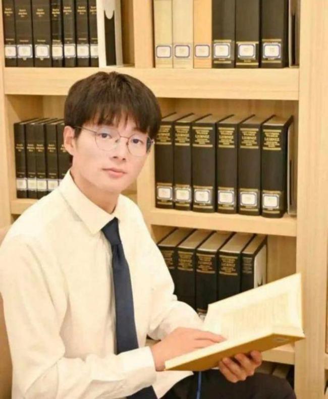 26歲博士任博導(dǎo)父親稱是他自己努力 學(xué)術(shù)成果說話