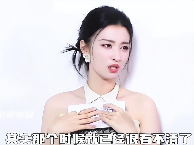 王楚然后悔自己側(cè)著玩手機(jī) 不良習(xí)慣導(dǎo)致高度近視