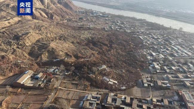 甘肅永靖滑坡致45戶房屋被埋