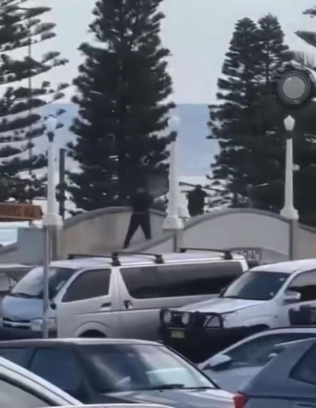 澳枪击事件已致10死 男子夺枪救人 海滩惊魂撤离