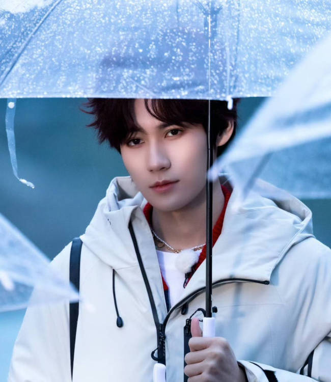 张真源因离开跑男哭了 真情泄漏圈粉宽敞