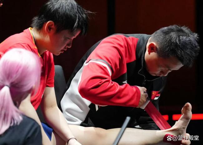 孙颖莎德班受伤的也是同一只脚 八年高强度训练的代价