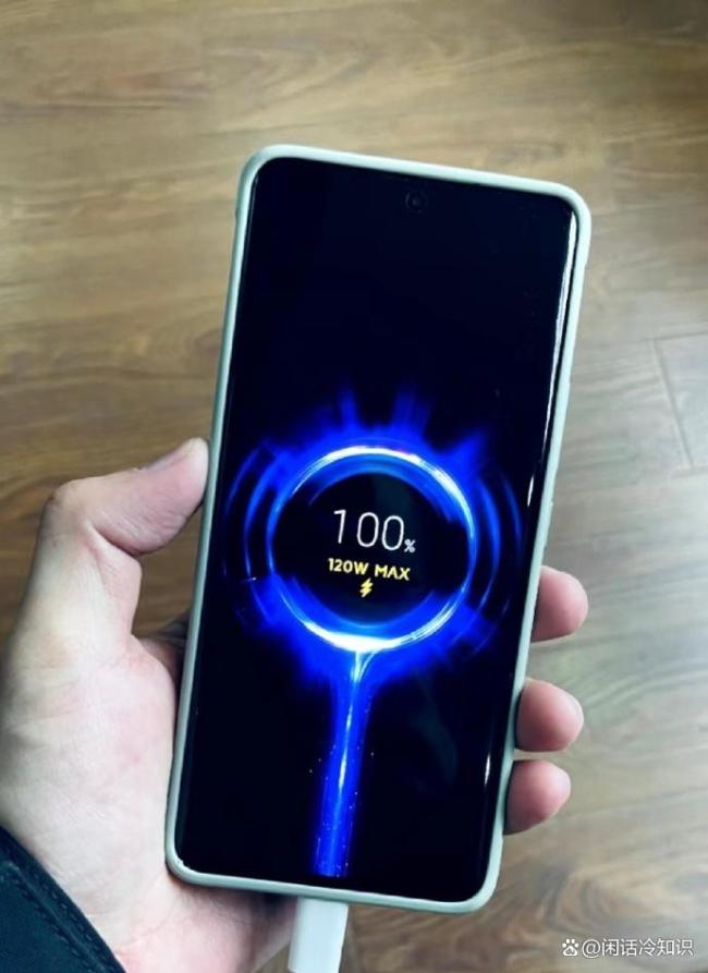 手機充電一整夜到底會不會傷害電池 警惕電池老化風(fēng)險