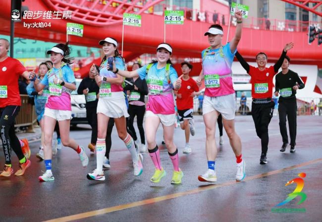 四川樂山“雙遺”馬拉松賽鳴槍開跑 1.3萬名選手激情角逐