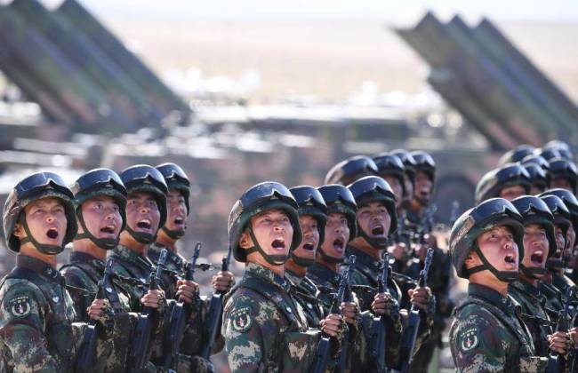 突发特讯！《解放军报》向全世界通告：中国绝不允许历史悲剧重演！罕见措辞引爆国际舆论