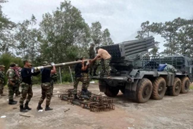 牛弹琴：泰柬冲突三个没想到 中式武器正面交锋