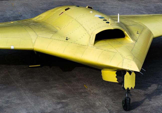 专家：彩虹-7是中国无人机里程碑 国之重器首飞成功